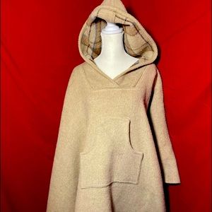 Heavy wool cloak, detailed lining